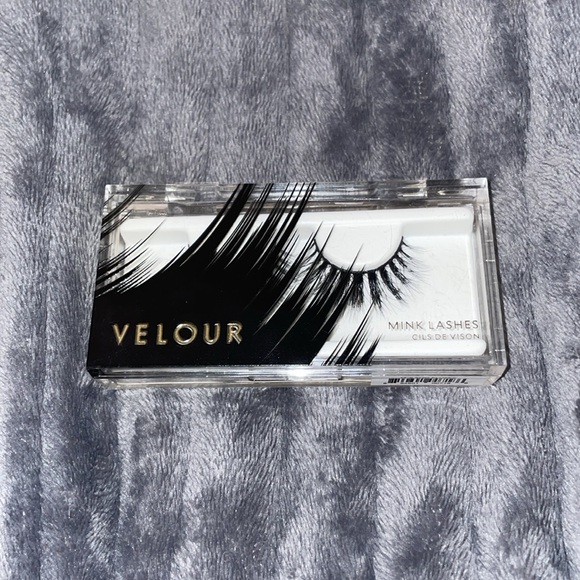 ⭐️ Host Pick⭐️ 🆕Velour Mink Lashes It’s Sho Fluffy - Picture 3 of 4